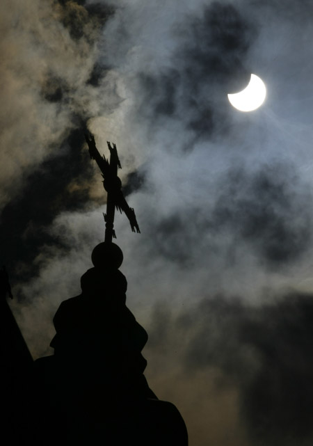 A solar eclipse in Minsk. Photo by Julia Darashkevich