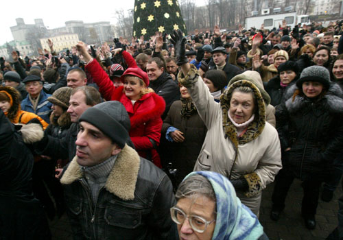 Belarusian vendors rally against a planned new regulation for small retail businesses. Photo by Julia Darashkevich